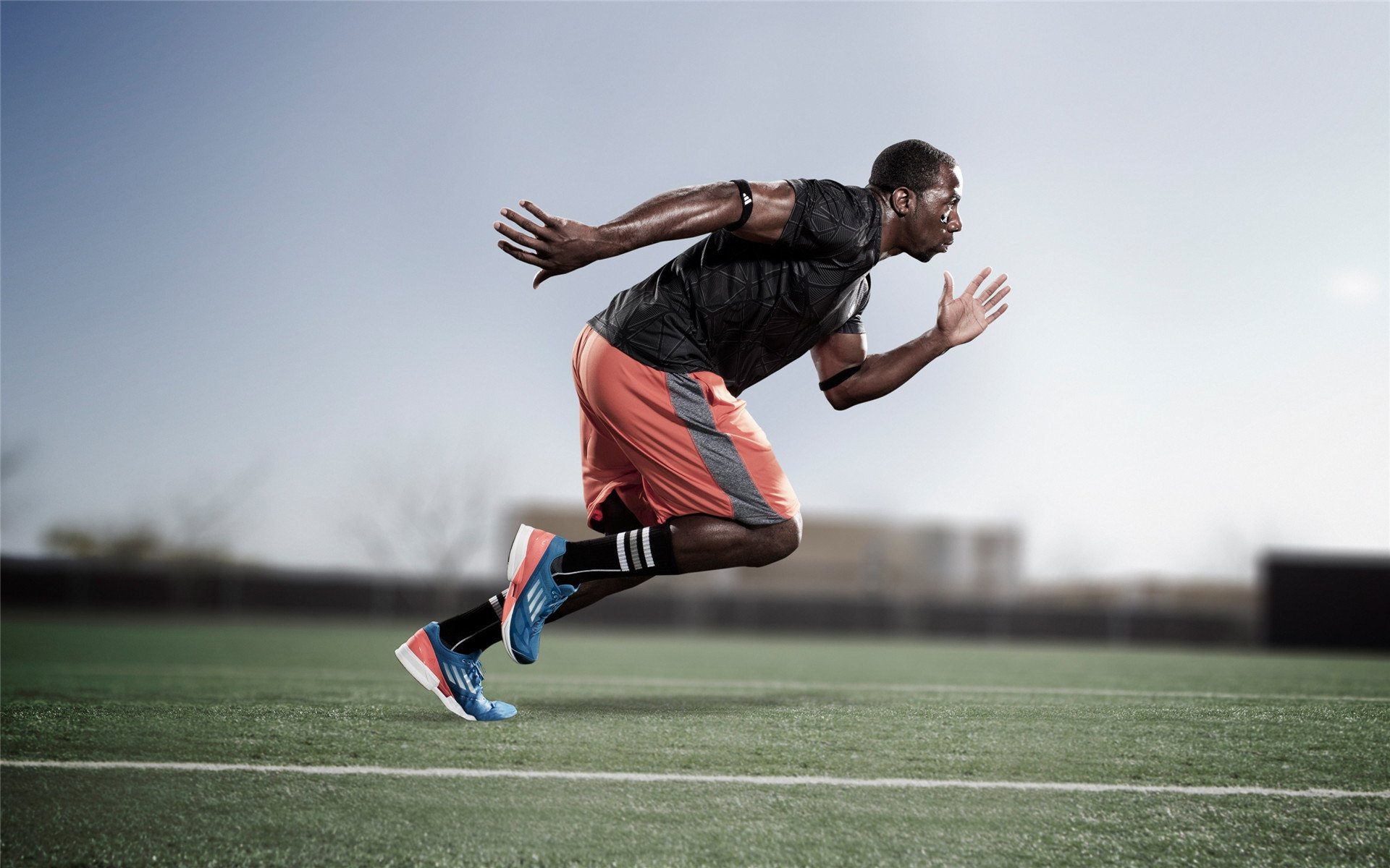 国家队内部模拟赛实战强度高考察球员适应能力和协作性，国家队内线